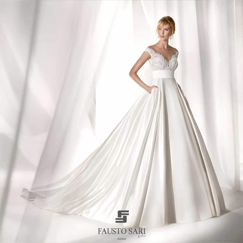 Abito da sposa Nicole Spose con gonna e fascia in vita in raso